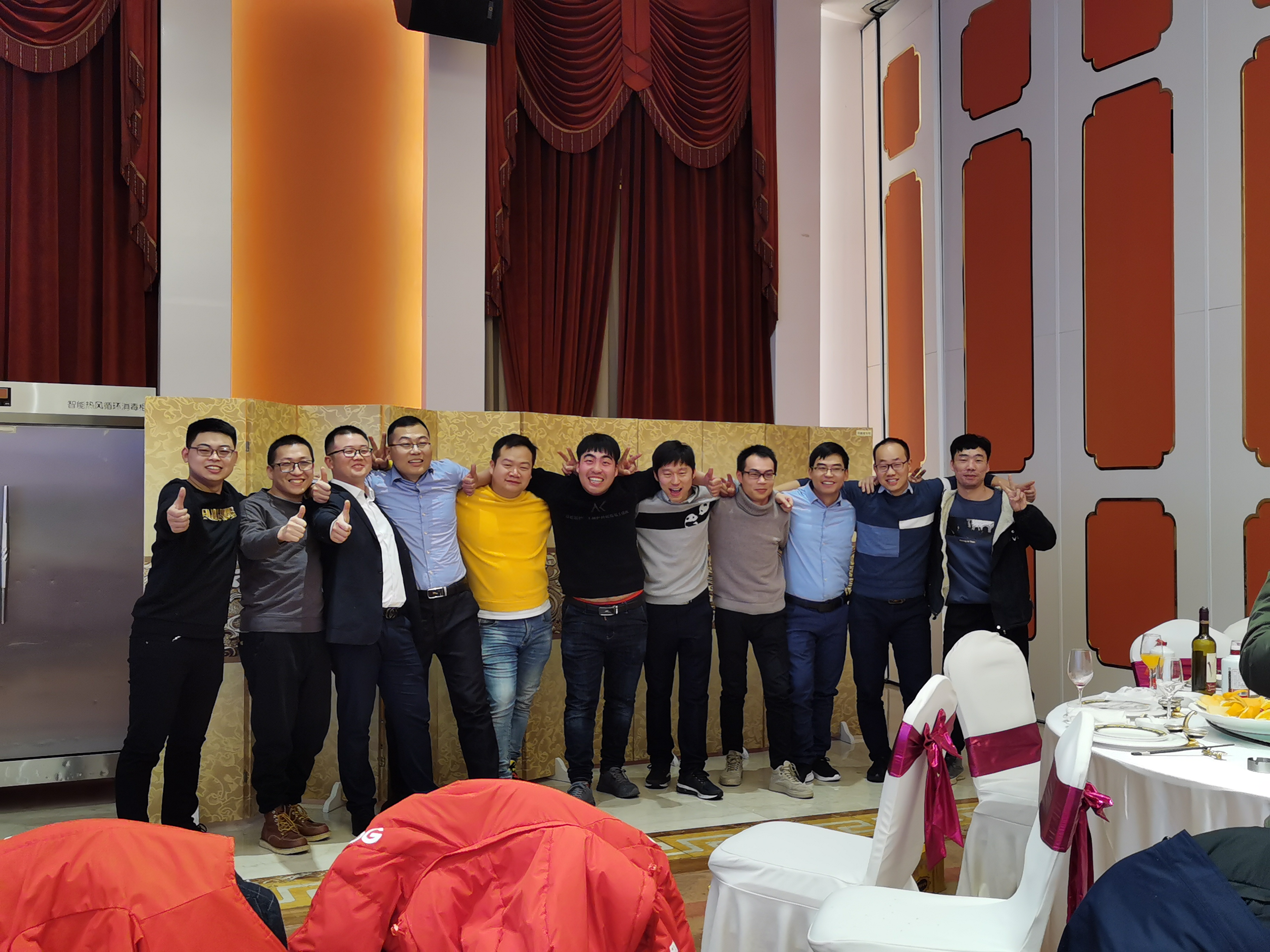 万泰娱乐2019年会研发部嘉人合影